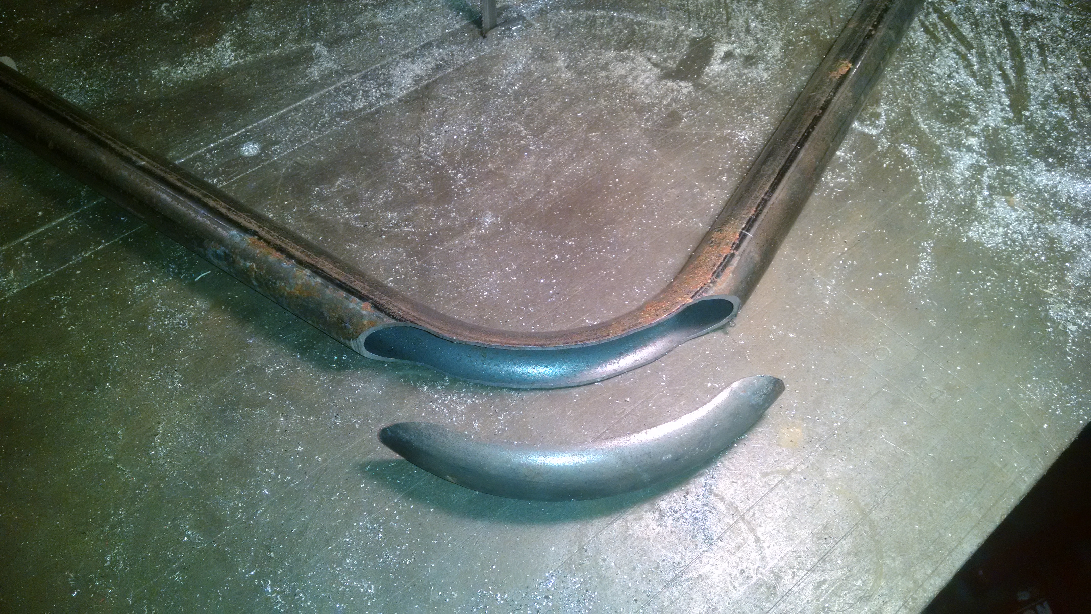 I have a 1/4" steel fuel line going down the ctr of this tube for the oil and the blower pushes air through the pipe cooling the line and feeding the flame